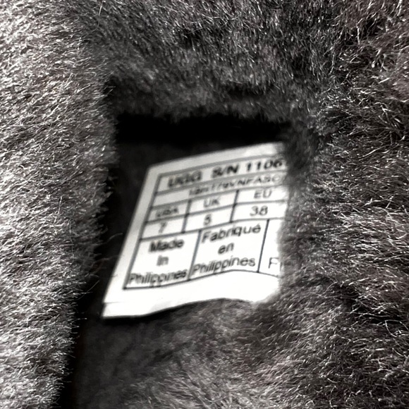 UGG CLASSIC MINI FLUFF BOOTIE - Picture 7 of 9